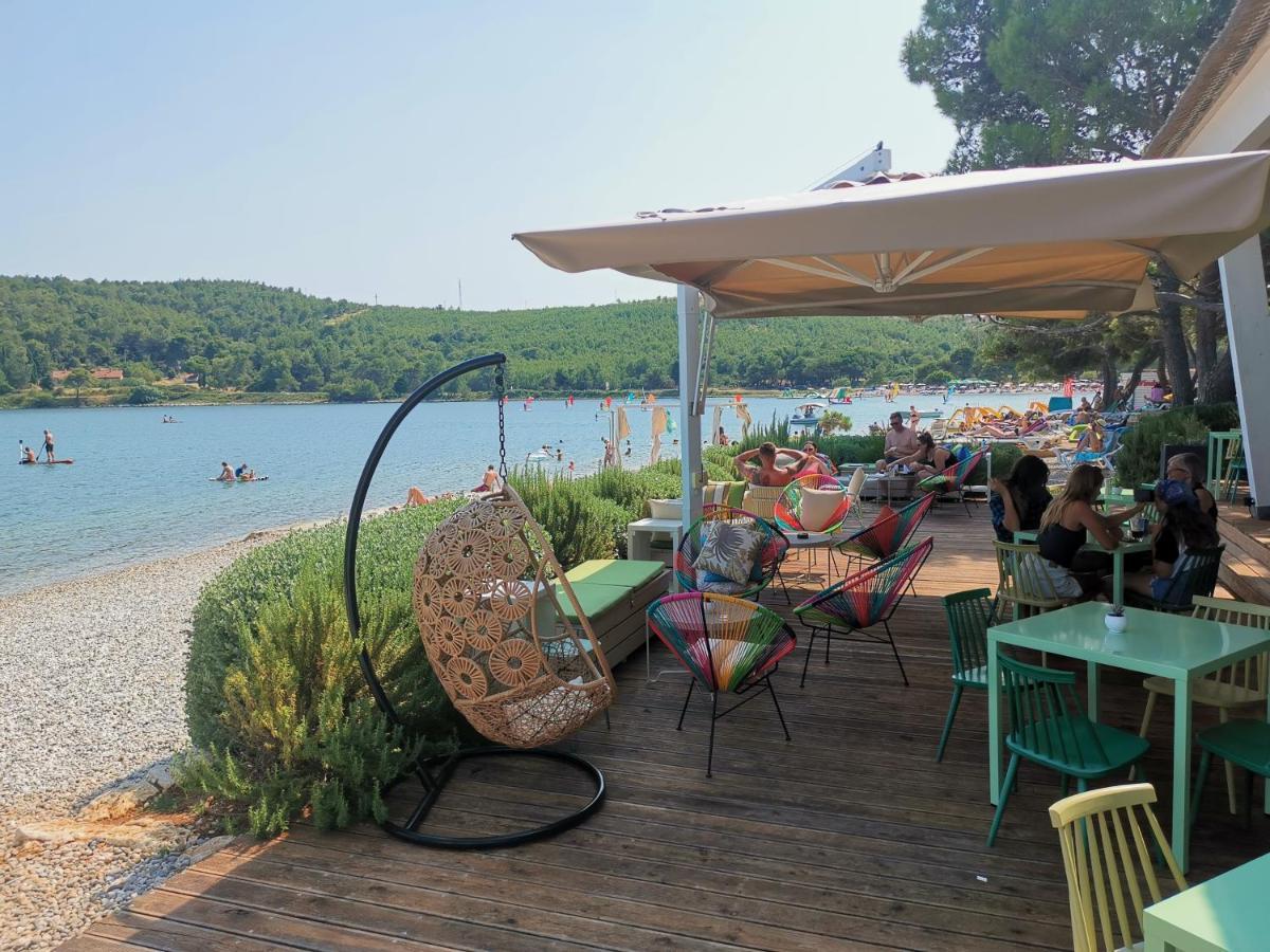 Large Camper In The Olive Grove Hotel Banjole Exterior photo