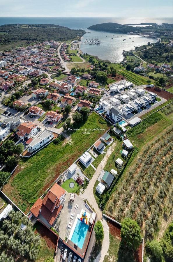Large Camper In The Olive Grove Hotel Banjole Exterior photo