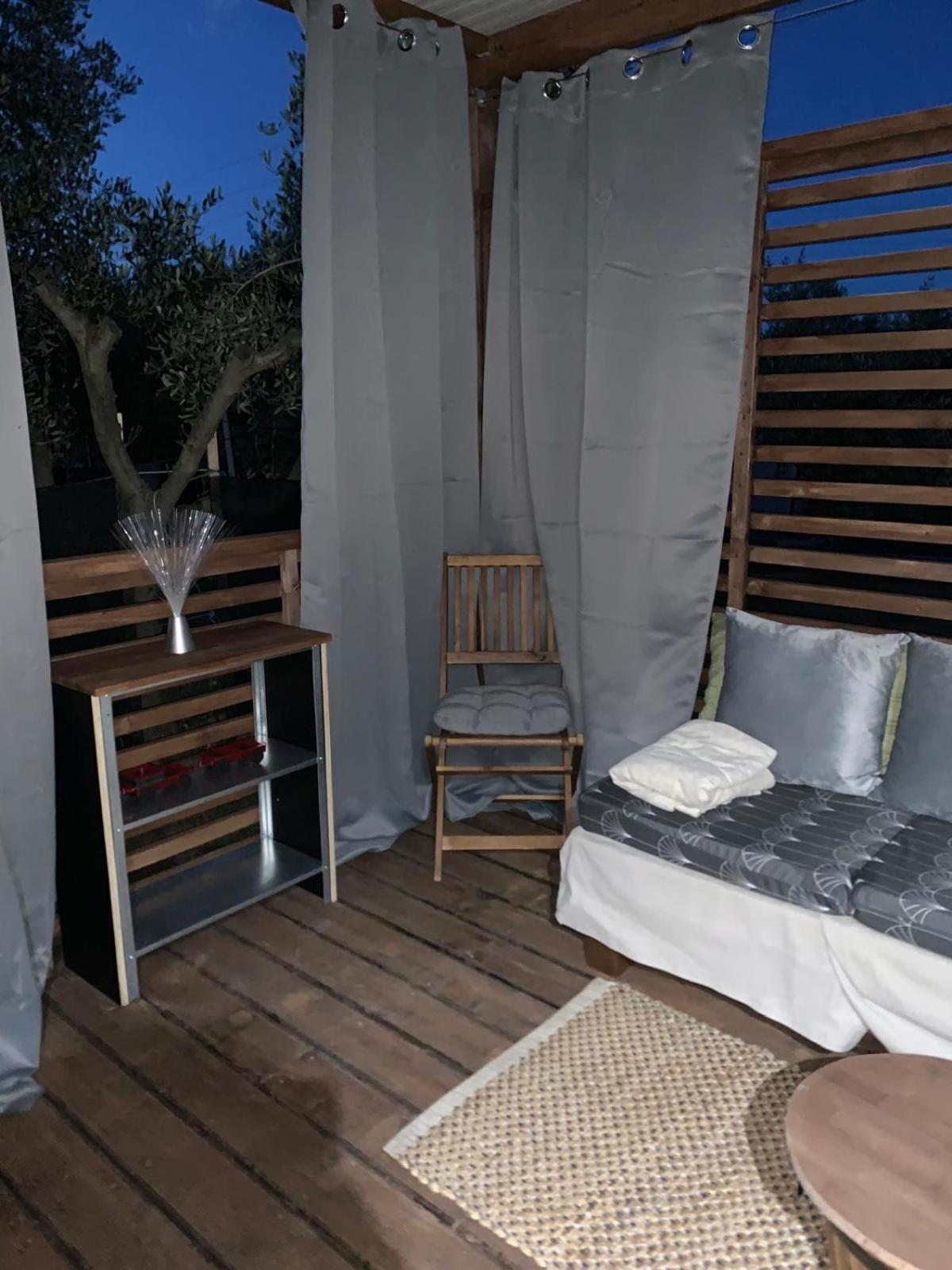 Large Camper In The Olive Grove Hotel Banjole Exterior photo